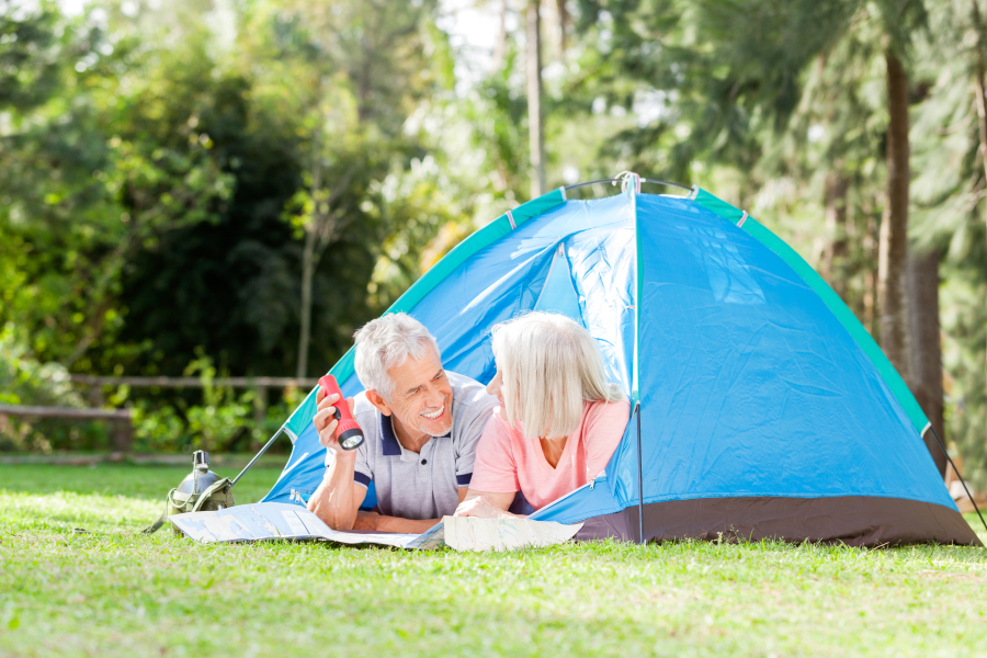 couple dans une tente en camping Calvi 